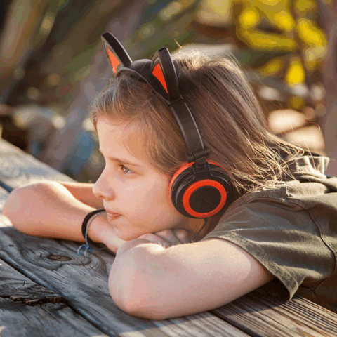 child with sensory processing disorder wearing headphones